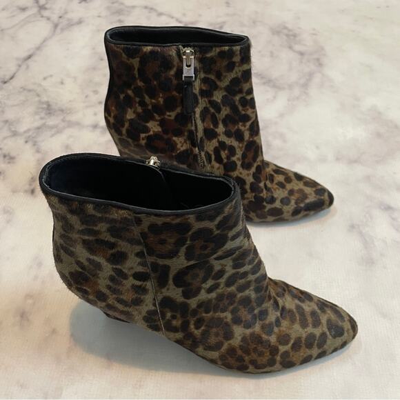 Brian Atwood Bellaria Leopard Print Fur Wedge Ankle Booties Sz 10 - Picture 2 of 11